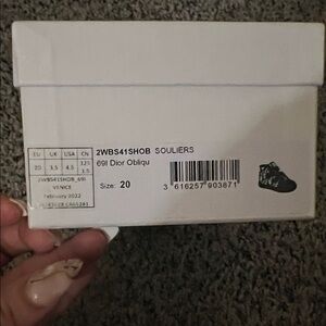 Dior Oblique Shoe Packaging in White